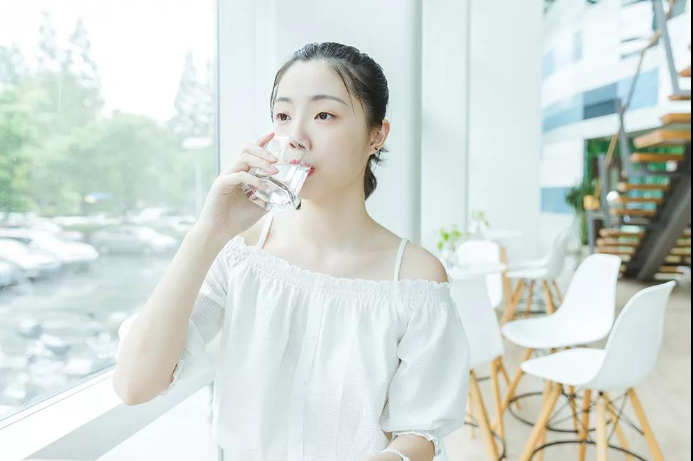 为什么饮水机逐步被净水机取代了？