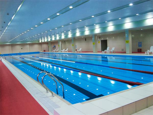 室内游泳馆水温及场馆湿度怎么节造好？